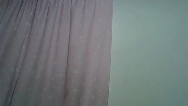 SkinnyKitten Adlı Modelin Canlı XXX Sohbeti