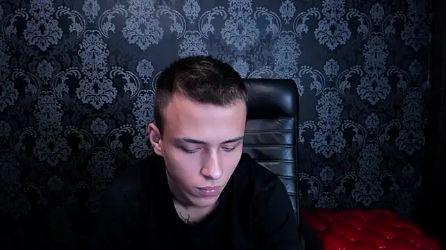 lucaskaur XXX чат на живо