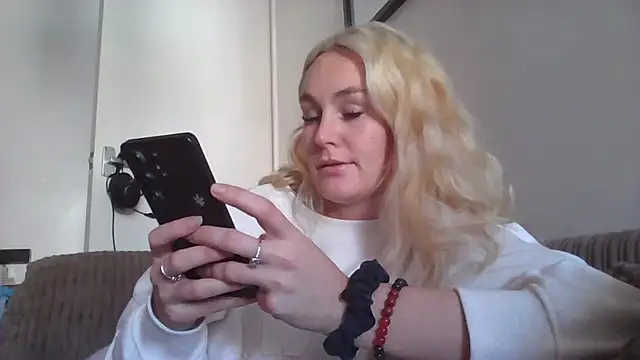 BlazingBaddie420 Adlı Modelin Canlı XXX Sohbeti