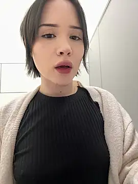 kitty_sixseven Adlı Modelin Canlı XXX Sohbeti