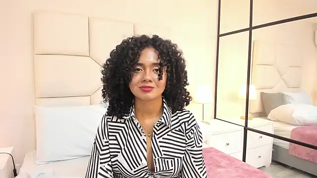 Kiraspell Adlı Modelin Canlı XXX Sohbeti