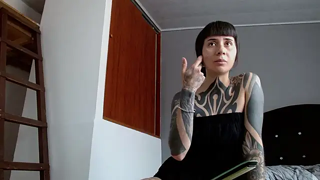 Emilia_1995 Chat XXX in diretta