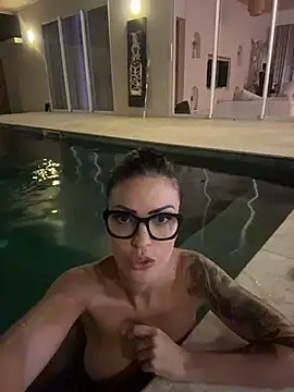 Chatroom XXX en direct de Helena_Karel