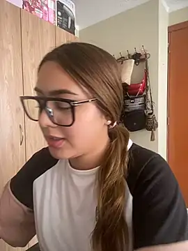 Miabonnett_ Adlı Modelin Canlı XXX Sohbeti
