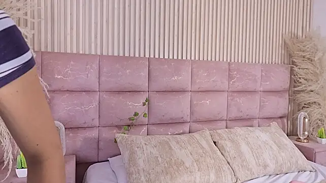 HannaRhodes Adlı Modelin Canlı XXX Sohbeti