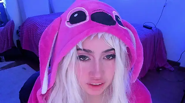 LilyMoon2 Adlı Modelin Canlı XXX Sohbeti