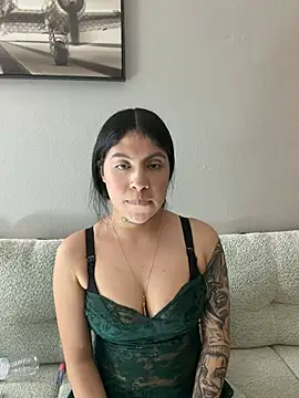 Nahomi_roussen Live XXX chat
