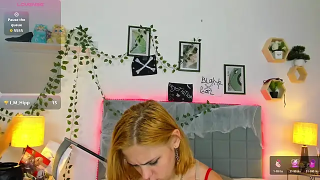 Chat +18 de DellaRows ao vivo