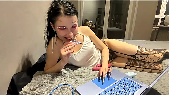 MarenKiss_ Adlı Modelin Canlı XXX Sohbeti