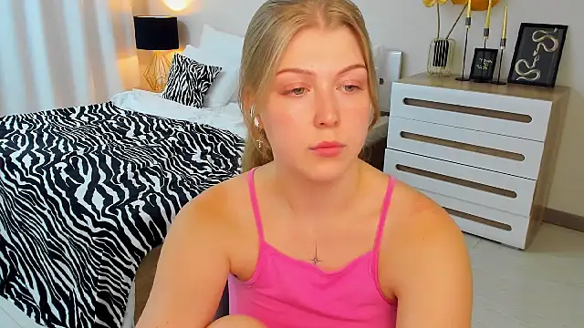 Stella_Light Adlı Modelin Canlı XXX Sohbeti