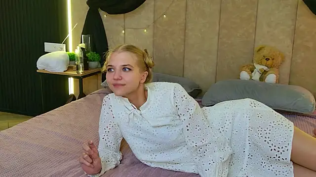 4example_Chloe Chat XXX in diretta
