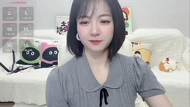Lucy-8's Live XXX Chat