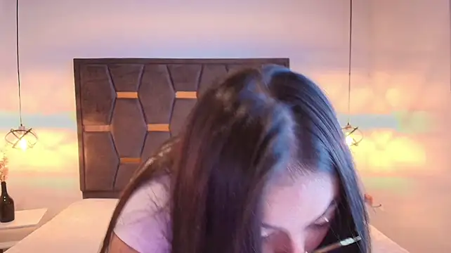 MiaWils_ Adlı Modelin Canlı XXX Sohbeti