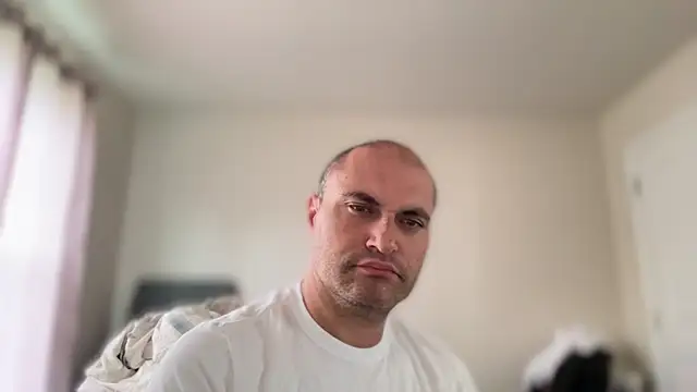 SluggishChase99's Live XXX Chat