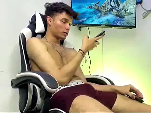 AlexxxGod Adlı Modelin Canlı XXX Sohbeti