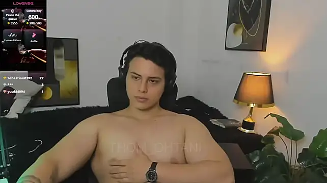 Živý XXX chat Thom_Ohtani
