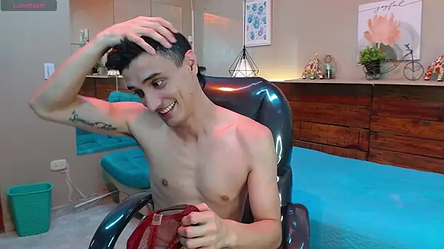 FelipeFriendly live XXX chat