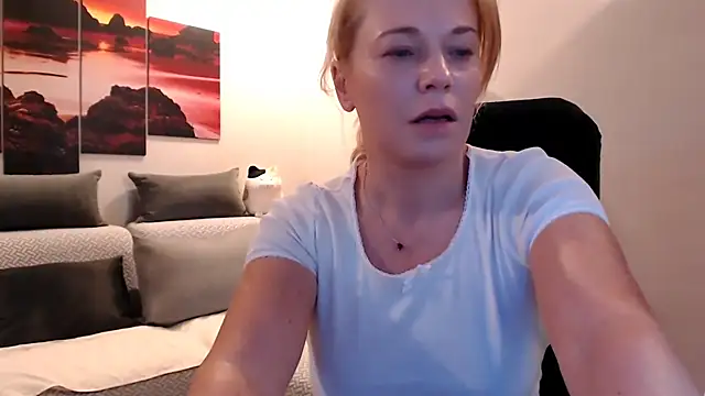 love-bionda Adlı Modelin Canlı XXX Sohbeti