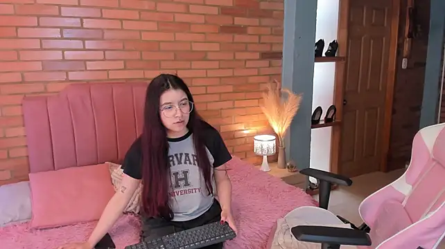 Amy_joones Adlı Modelin Canlı XXX Sohbeti