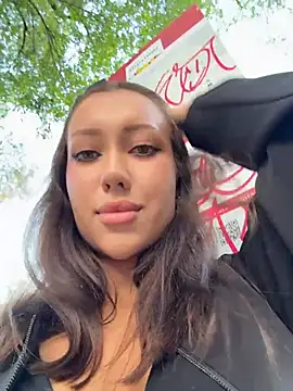 Musae Adlı Modelin Canlı XXX Sohbeti