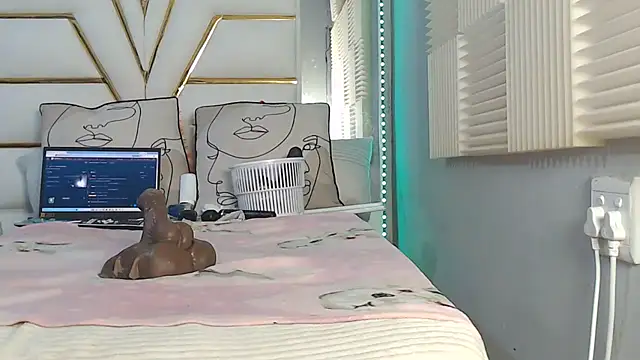 دردشة SexyyNana الجنسية المباشرة