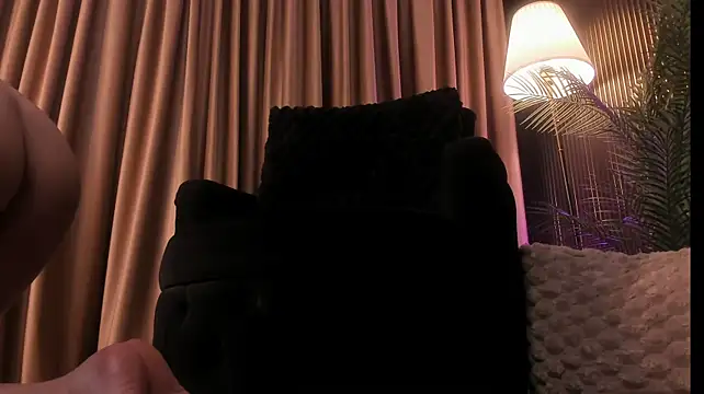 TiaCyrrus Chat XXX live