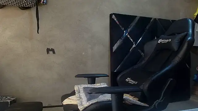 Chat XXX Live Larry-n-clouds
