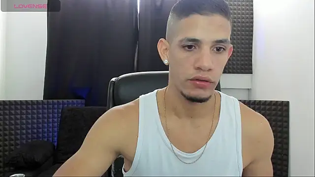 jhonnysnow17 Шоу с уебкамера