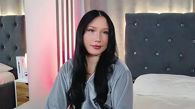 Онлайн чат XXX VikkyVonn