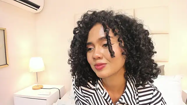 Kiraspell Adlı Modelin Canlı XXX Sohbeti