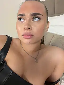 Chat +18 de MonicaWestt ao vivo
