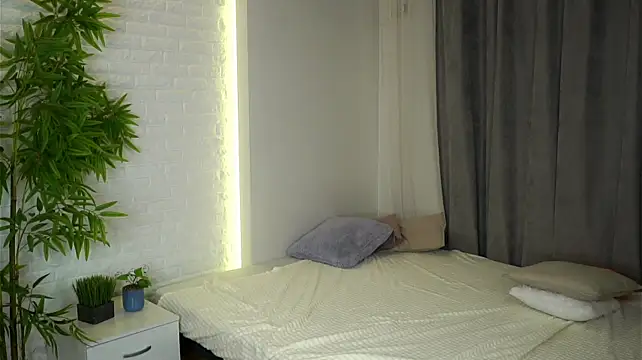 YettaCalabria live XXX chat