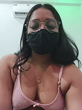Monika_767 Adlı Modelin Canlı XXX Sohbeti