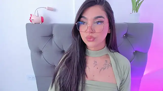 RoseCassie Adlı Modelin Canlı XXX Sohbeti