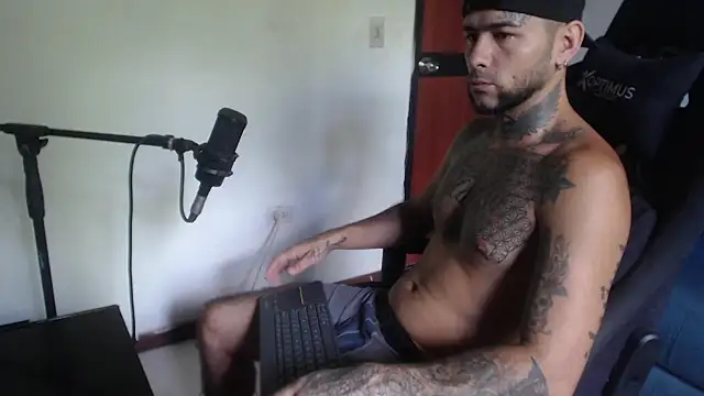 XXX chat uživo modela ROOKERT
