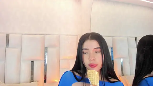 imnikaa_ লাইভ XXX চ্যাট