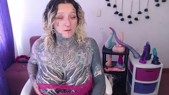 SLOPPYTITSS Adlı Modelin Canlı XXX Sohbeti