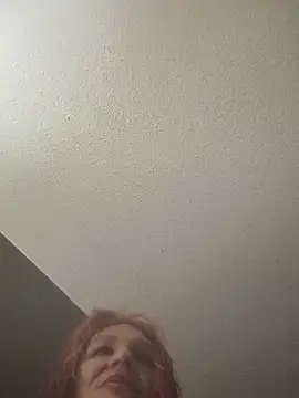deedeedoll82222のウェブカメラショー
