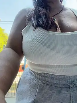 Chat XXX ao vivo de Sofyalone_