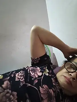 Hotestlove Adlı Modelin Canlı XXX Sohbeti