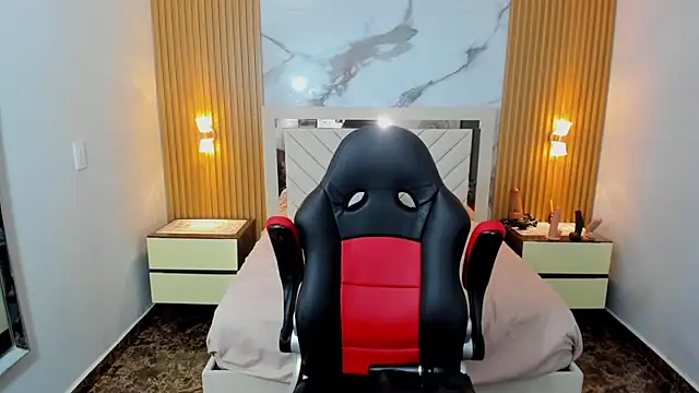 KAROLLJONES1 Adlı Modelin Canlı XXX Sohbeti