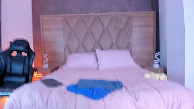 Chat +18 de TaylorAndThalia ao vivo