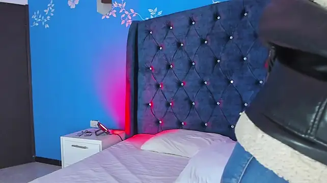 violetsmith1_ Adlı Modelin Canlı XXX Sohbeti