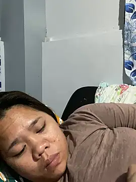 -CLARAMommy- Adlı Modelin Canlı XXX Sohbeti