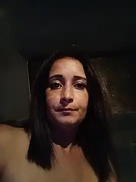 Alina03210 Adlı Modelin Canlı XXX Sohbeti