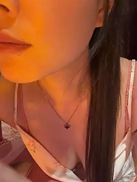 momoli60 Adlı Modelin Canlı XXX Sohbeti