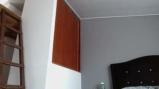 Emilia_1995's Live XXX Chat