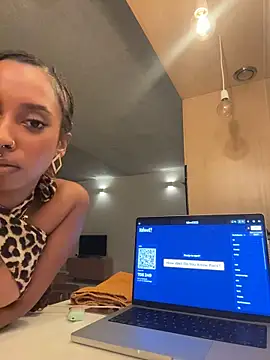 Your_Paris live XXX chat