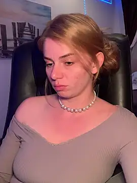 VelvetChloe Adlı Modelin Canlı XXX Sohbeti