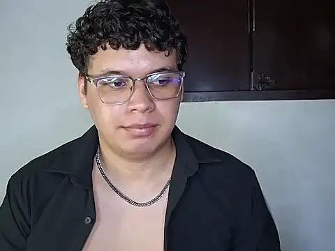 XXX chat uživo modela LiamRoi